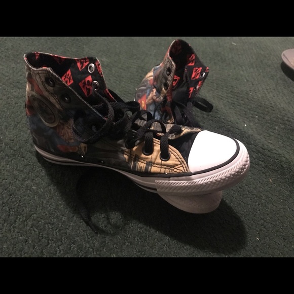 Superman Edition Converse - Picture 3 of 5